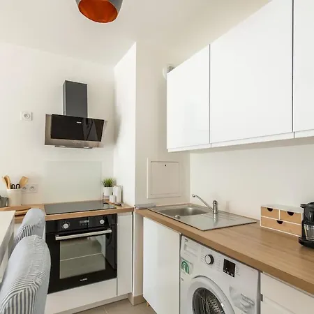 2-bedroom - - Near Paris פנטן